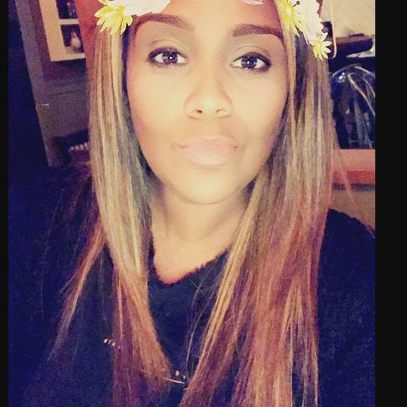 Meet your Posher, Yolany - Picture 1 of 1